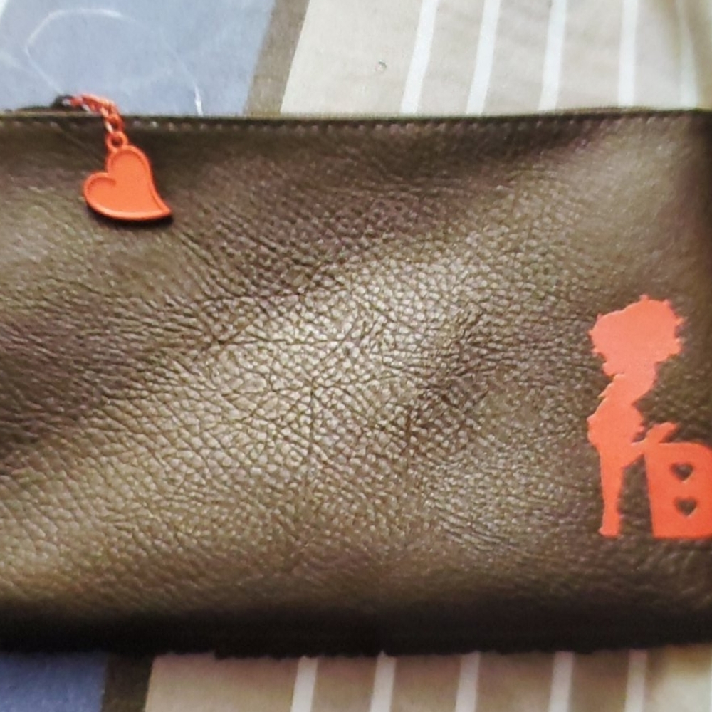 Pouch - Picture 3 of 4